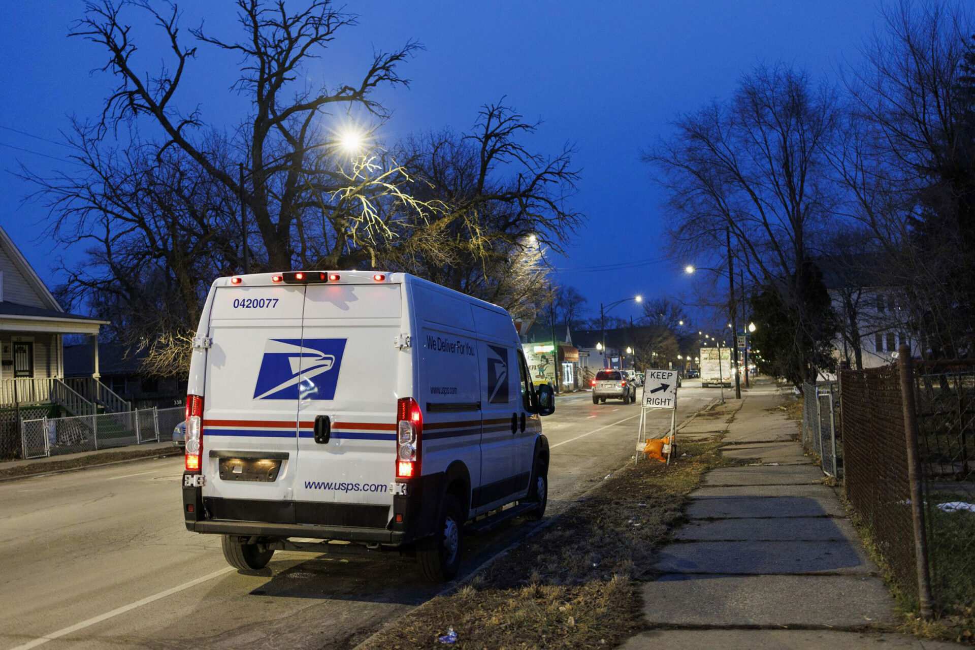 Video: Mailman Fights Off Criminal On The Job