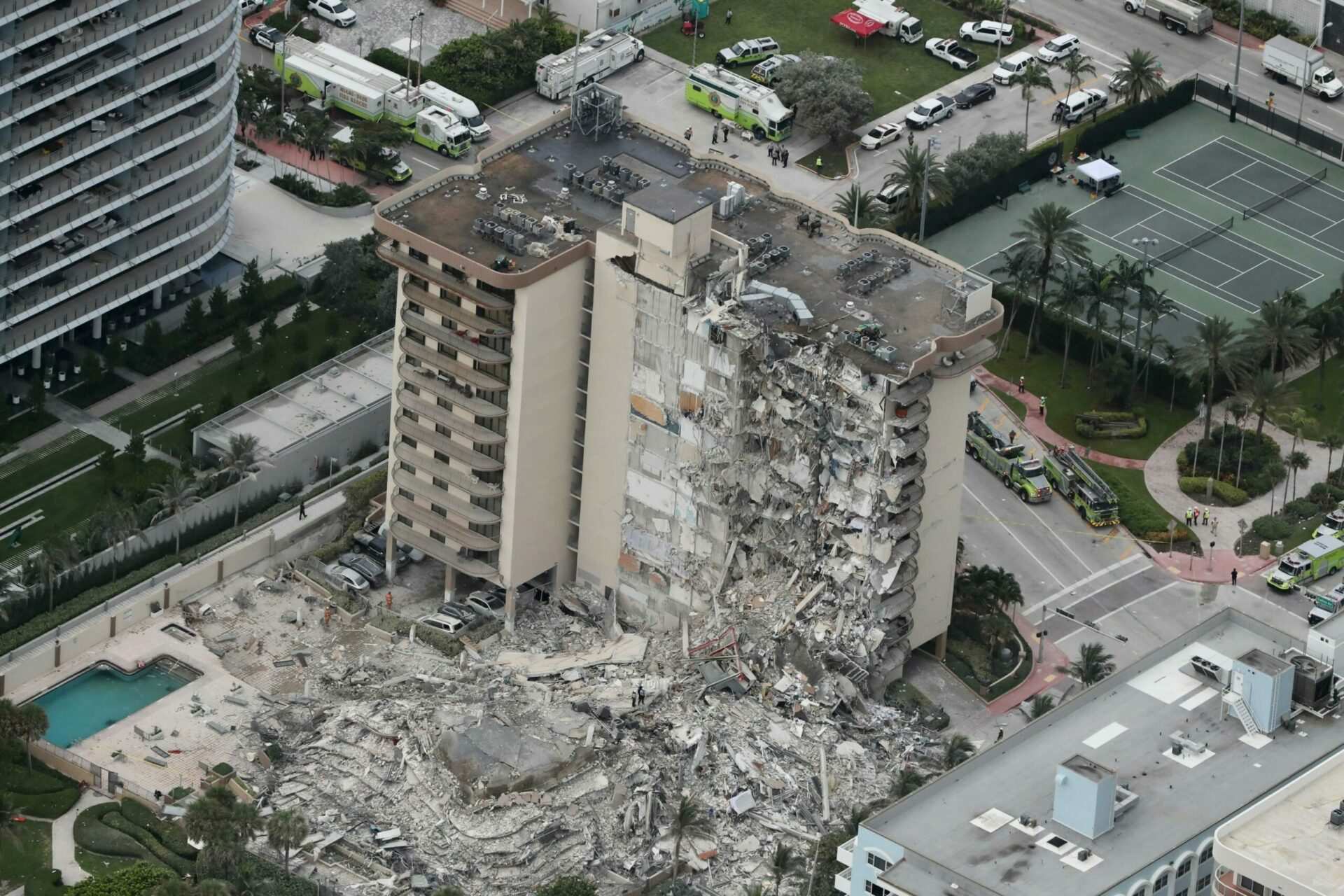 4 dead, 159 missing in 12story condo building collapse near Miami
