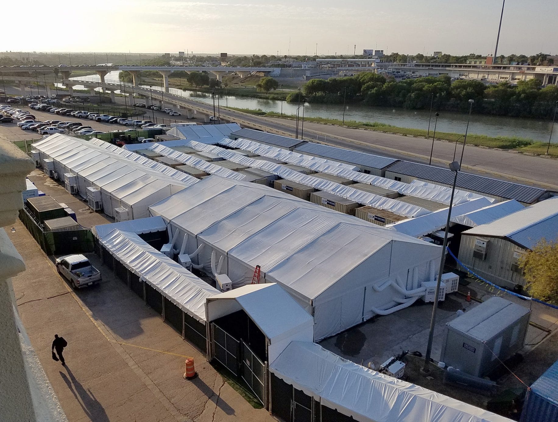 Tent courthouses for migrants to open along Texas border American