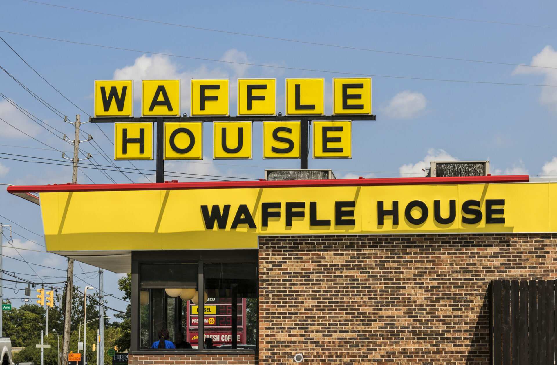 6 shot, 1 dead in Indianapolis Waffle House