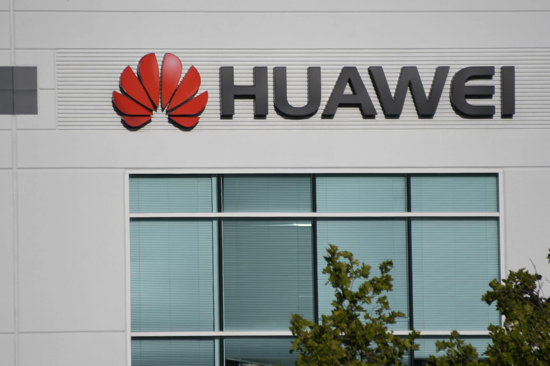 US Launches Huawei Criminal Probe For Stealing US Secrets, WSJ Says ...