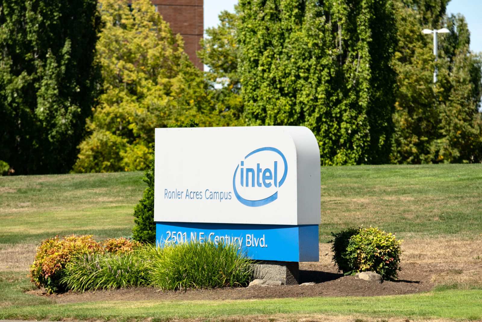 New Intel CEO linked to Chinese military after investments exposed