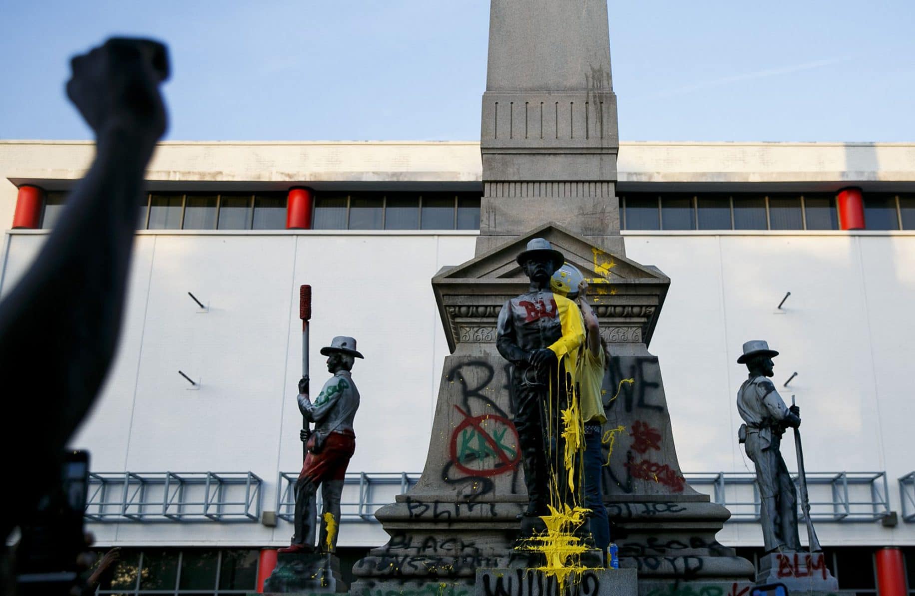 Video Portsmouth, Va., Confederate statues beheaded, partially pulled down by protesters