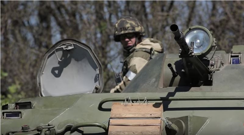 Watch Footage Of Ukrainian Army Soldiers Encountering Separatists In Sloviansk During The Crisis In Eastern Ukraine Featured