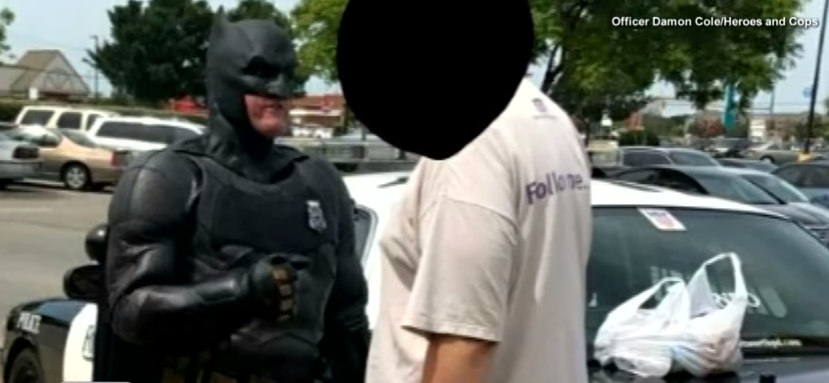 Off-duty cop dressed as Batman stops shoplifter from stealing ‘Lego Batman’ movie Featured