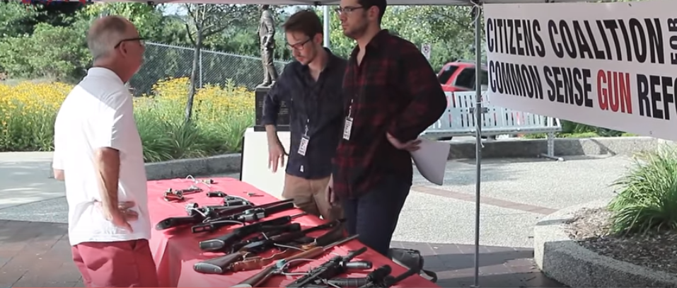 Hilarious live video shows “common sense gun control” people know nothing about guns Featured
