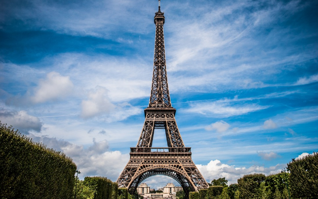 Bullet-Proof Glass Wall To Be Built Around Eiffel Tower To Protect Against Terrorism Featured
