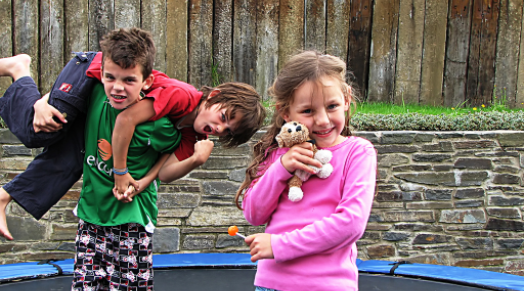 UK government bans ‘gender stereotypes’ in ads to prevent ‘unequal gender outcomes’ Featured