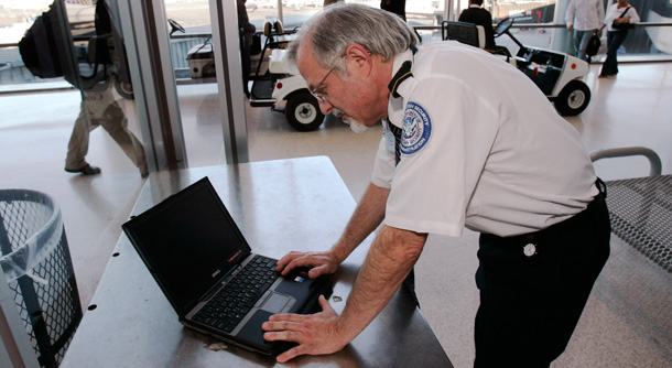 New Proposal: U.S. Customs Agents Want To Stalk Foreign Tourists On Social Media For Security Featured