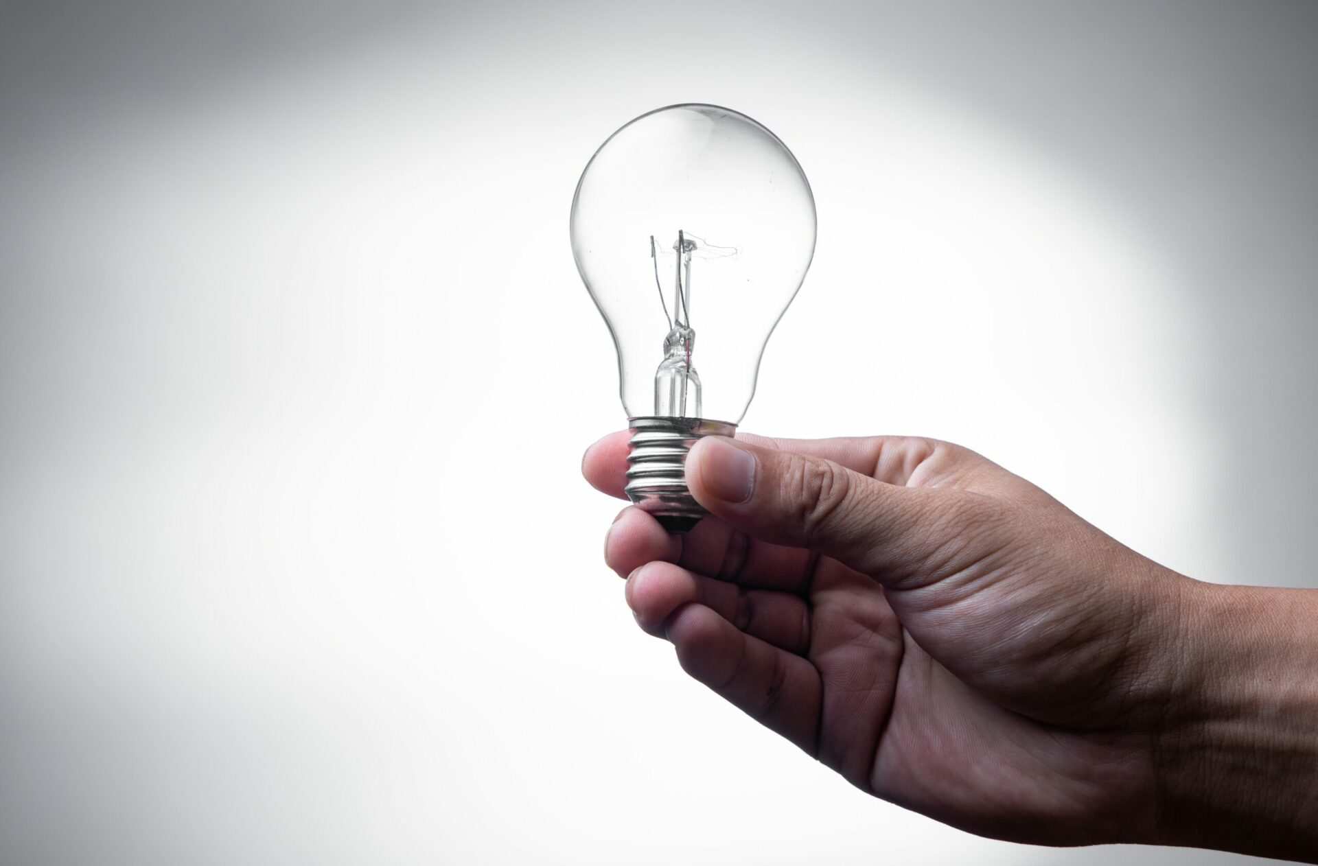 Biden admin. bans common incandescent light bulbs