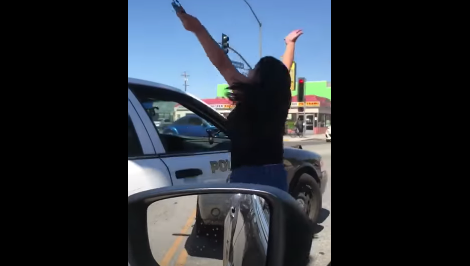 (VIDEO) Drugged & intoxicated woman tries to fight cop in busy Long Beach intersection Featured