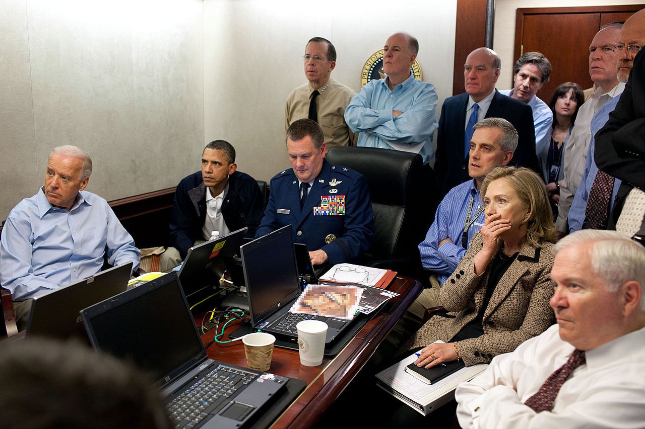 Here’s The Story Behind One Of The Most Iconic Photos From The Bin Laden Raid Featured