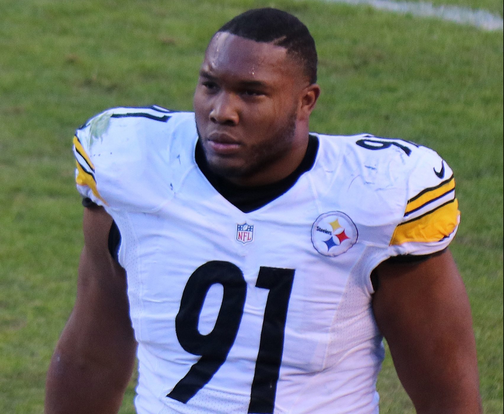 Steelers' Stephon Tuitt won't kneel for US flag; says 